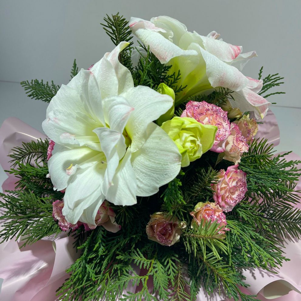 Bouquet con amaryllis o Lilium Orientale