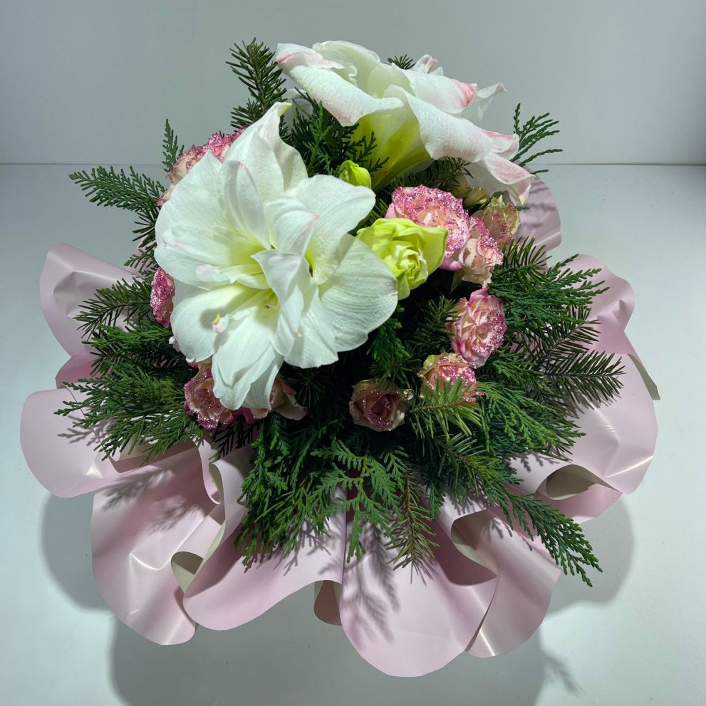 Bouquet con amaryllis o Lilium Orientale