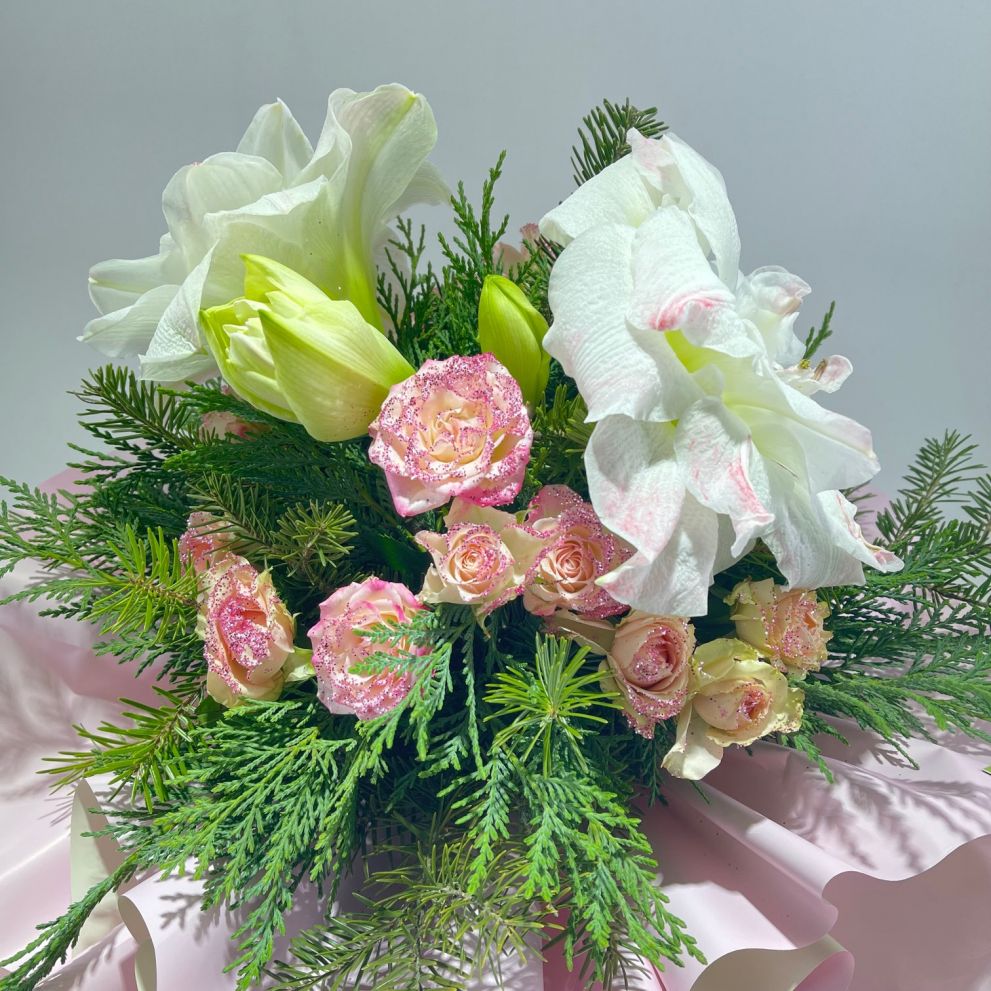 Bouquet con amaryllis o Lilium Orientale