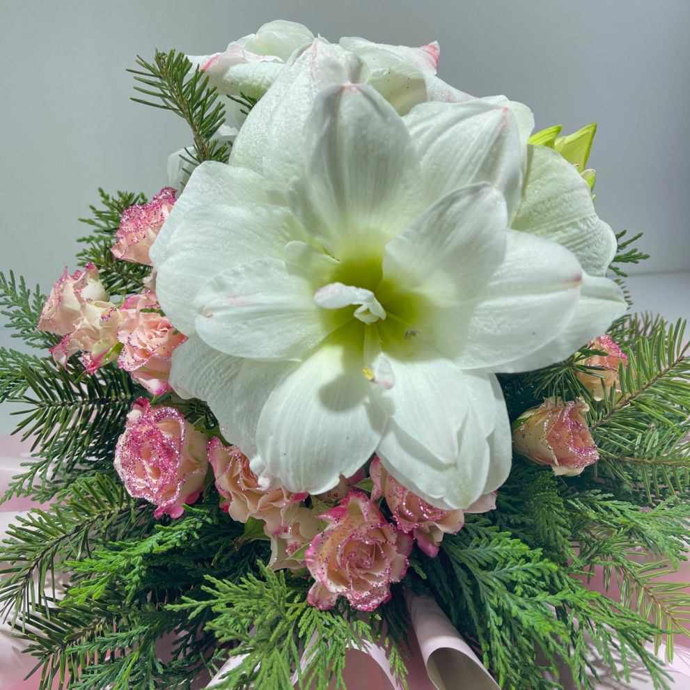 Bouquet con amaryllis o Lilium Orientale