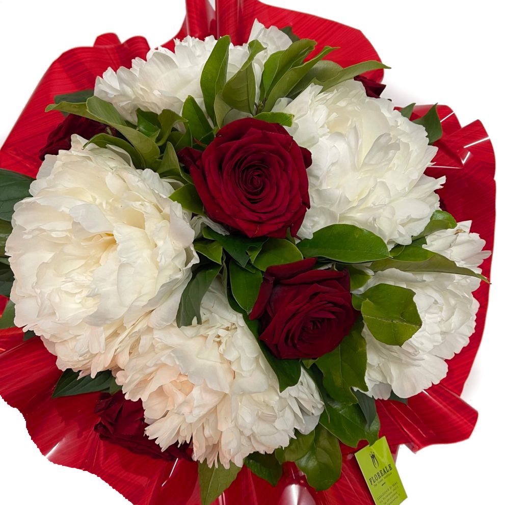 Bouquet con peonie e rose