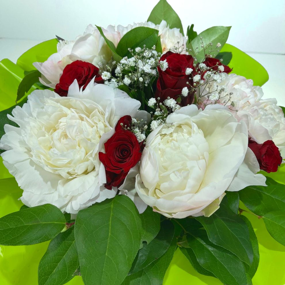 Bouquet con peonie e rose