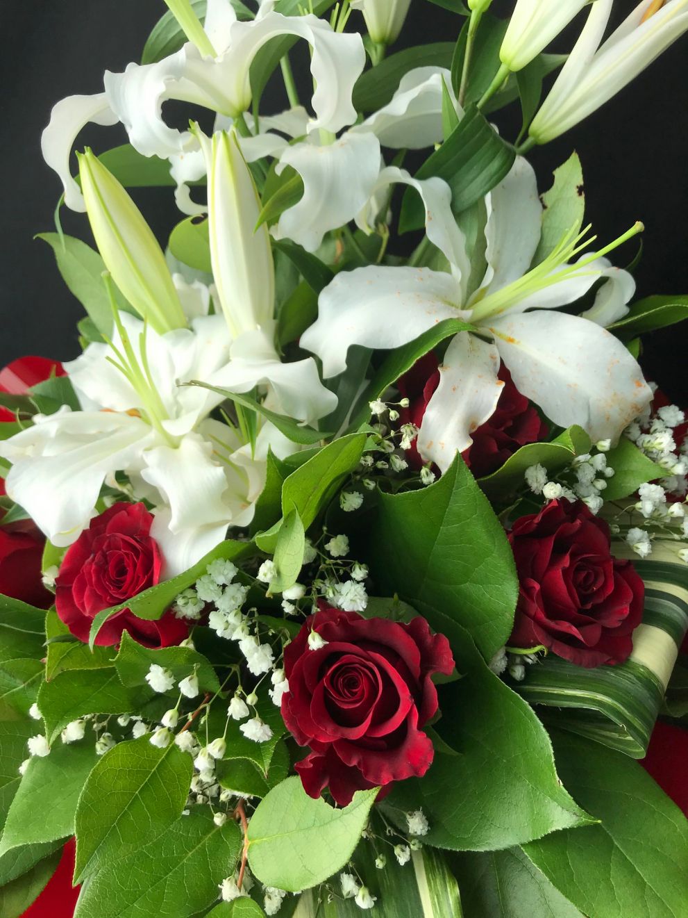 Bouquet con lilium e rose