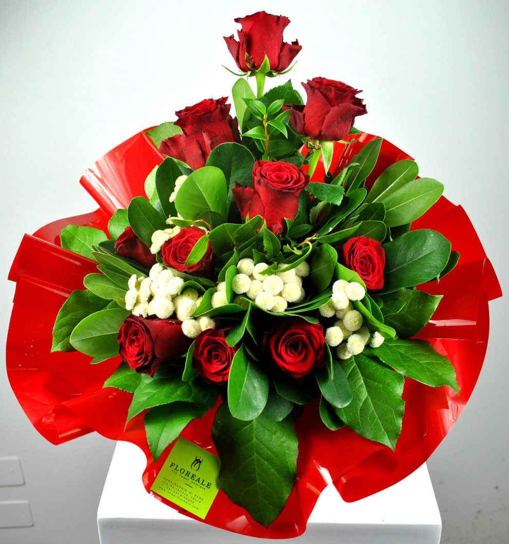 Bouquet con rose rosse in altezza