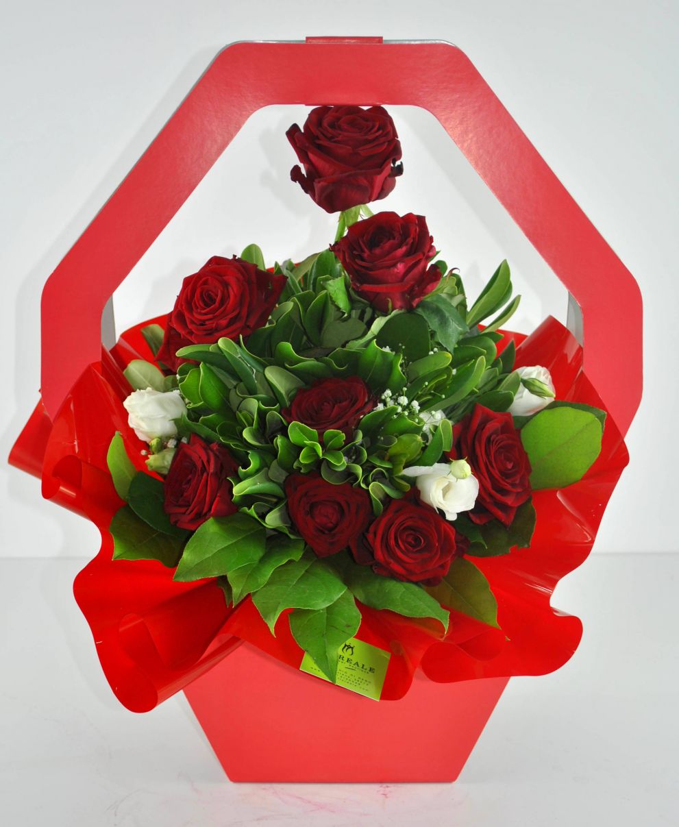 Bouquet con rose rosse in altezza