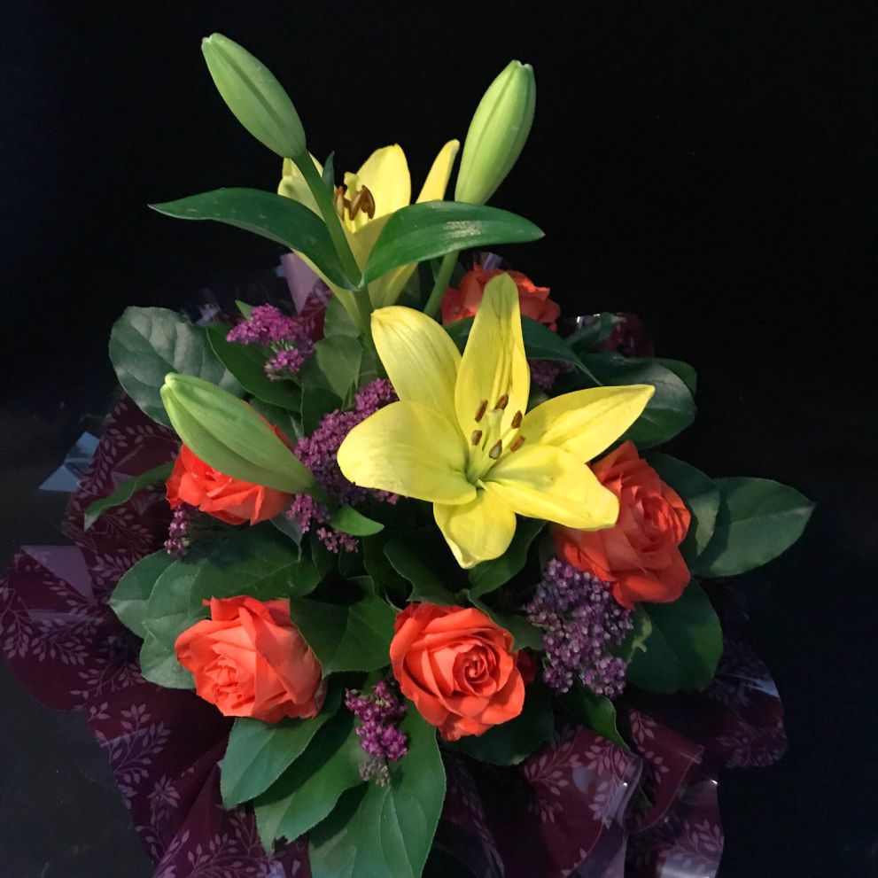 Bouquet con lilium e rose