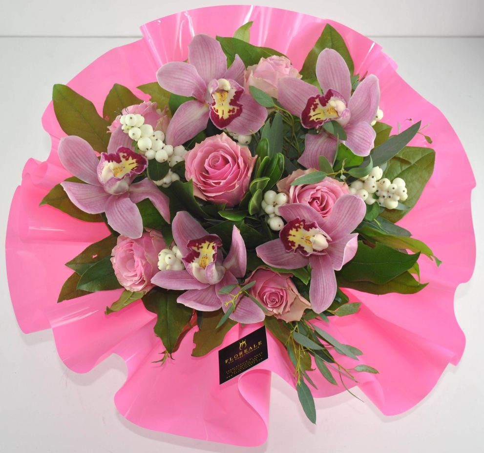 Bouquet con orchidee e rose