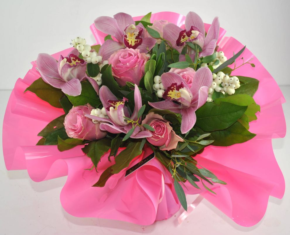 Bouquet con orchidee e rose