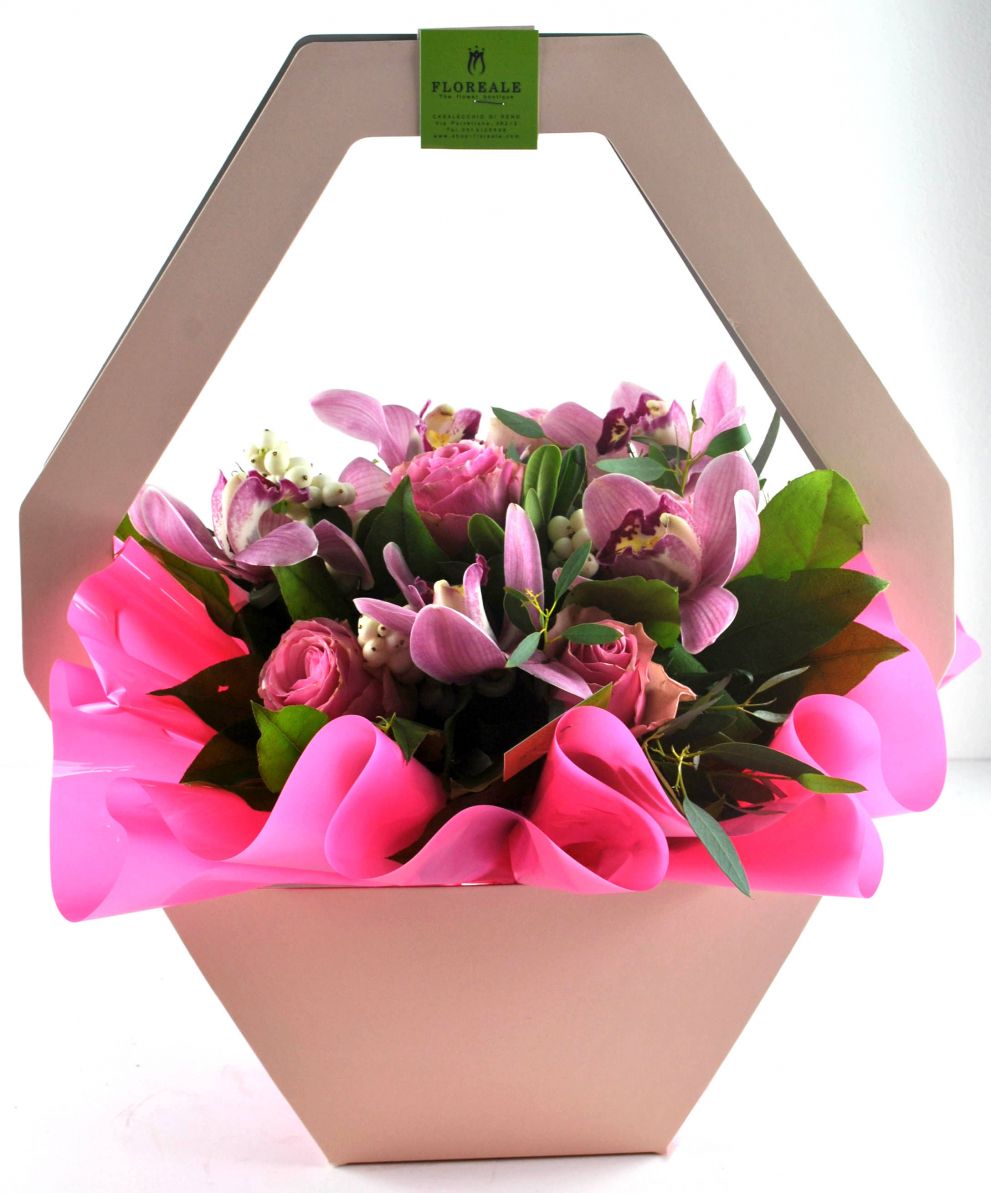 Bouquet con orchidee e rose