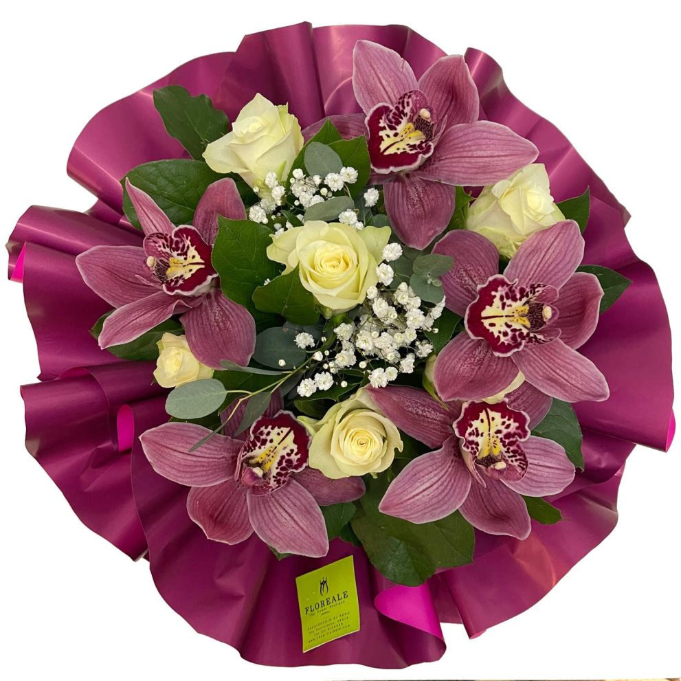 Bouquet con orchidee e rose