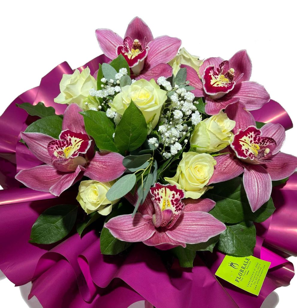 Bouquet con orchidee e rose