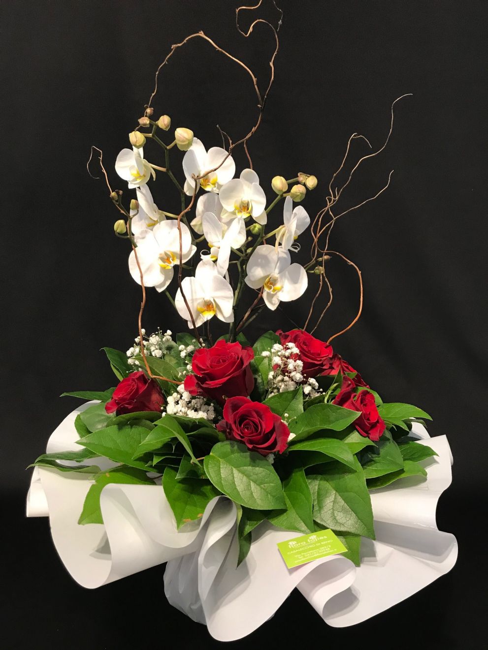 Bouquet con orchidee e rose